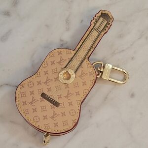Fashion Pink & White Guitar Key Pouch